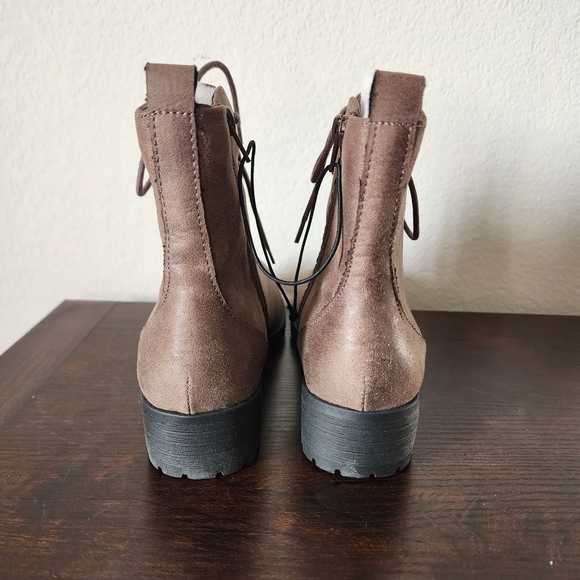 NWOB Sun + Stone Elegant Women's Lace-Up Boots in Taupe Size: 7.5 - Picture 5 of 7